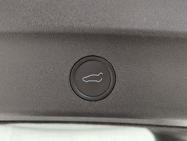 TESLA Model Y usata, con Fari LED