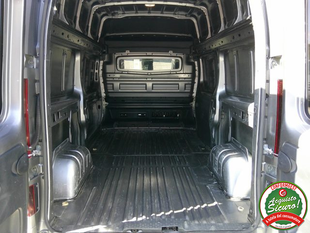 RENAULT Trafic usata 9