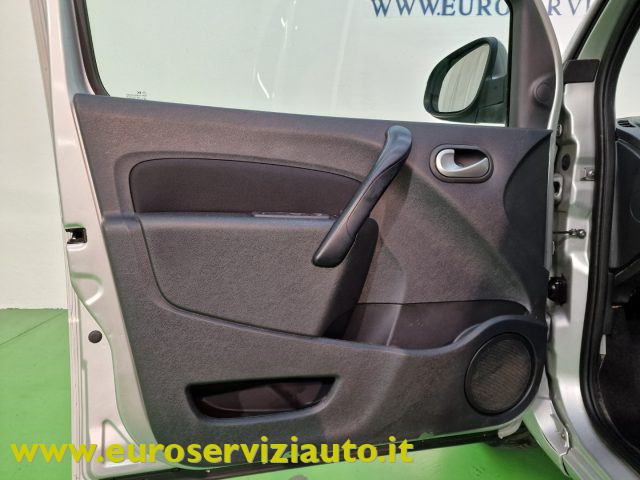 RENAULT Kangoo usata 46