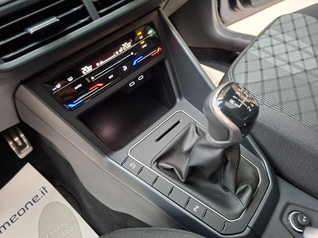VOLKSWAGEN Taigo usata, con USB