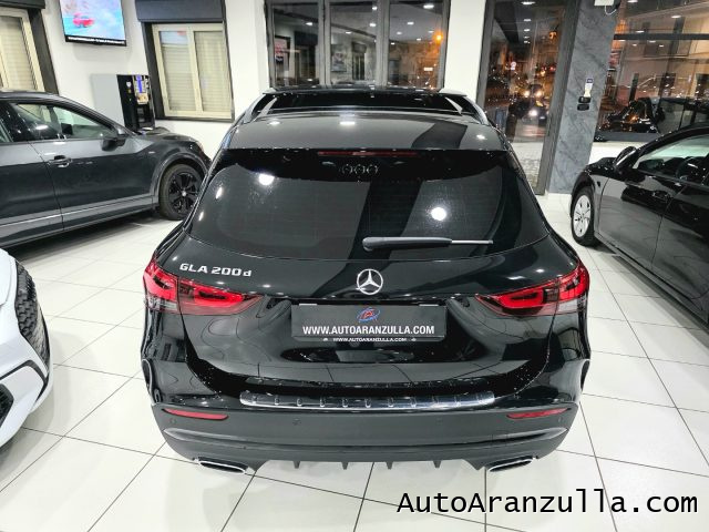 MERCEDES-BENZ GLA 200 usata, con Leve al volante