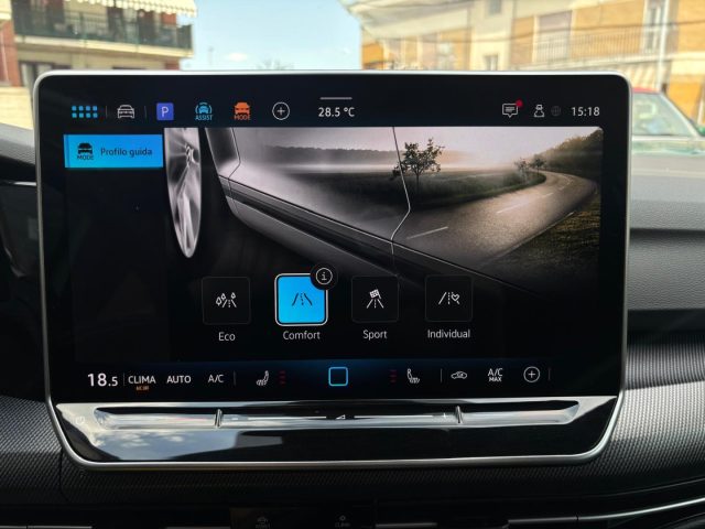 VOLKSWAGEN Golf usata, con Touch screen