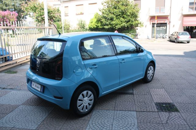 VOLKSWAGEN up! usata, con Autoradio