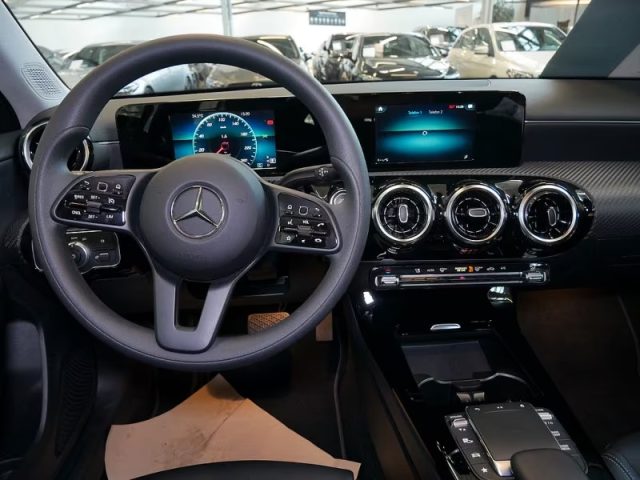 MERCEDES-BENZ A 180 usata, con Chiusura centralizzata