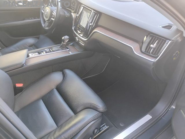 VOLVO V60 Cross Country usata, con Controllo automatico clima