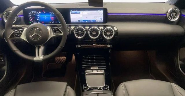 MERCEDES-BENZ CLA 180 usata, con Boardcomputer