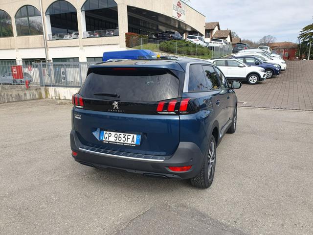 PEUGEOT 5008 usata, con Boardcomputer