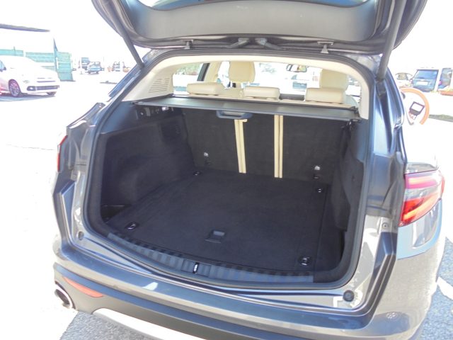 ALFA ROMEO Stelvio usata, con Specchietti laterali elettrici