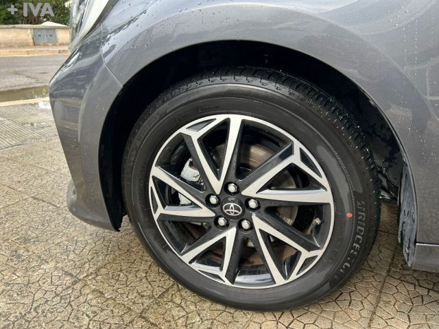 TOYOTA Yaris usata 8