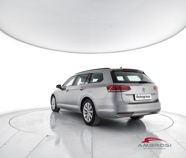 VOLKSWAGEN Passat usata 3