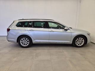 VOLKSWAGEN Passat Variant usata, con Autoradio