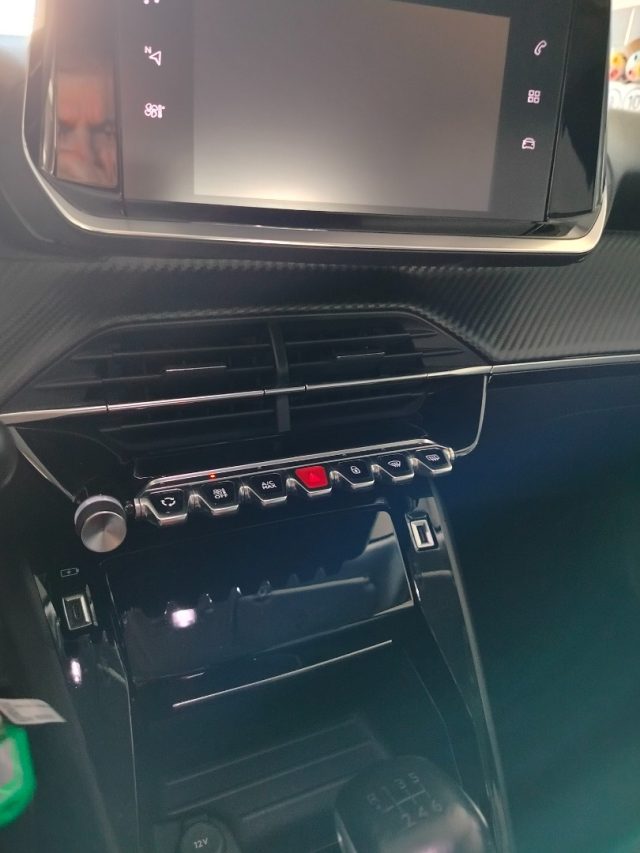 PEUGEOT 2008 usata, con Sensore di luce