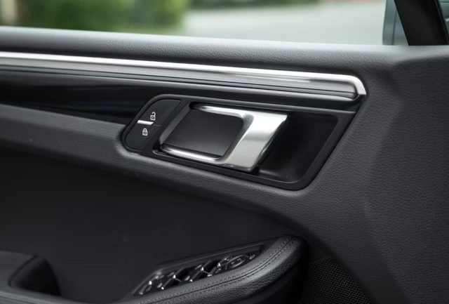 PORSCHE Macan usata, con Portellone posteriore elettrico