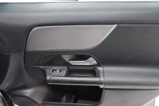 MERCEDES-BENZ GLA 180 usata 38
