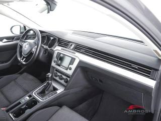 VOLKSWAGEN Passat usata 11