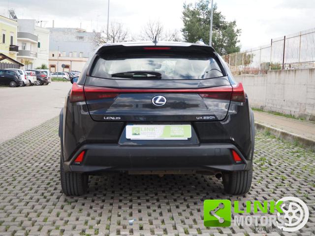 LEXUS UX 250h usata, con Volante multifunzione