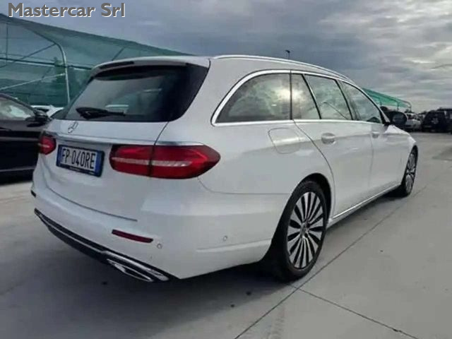 MERCEDES-BENZ E 220 usata, con Airbag laterali