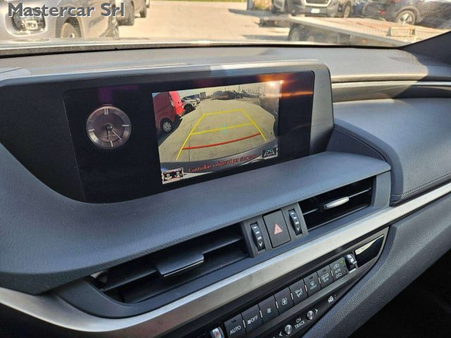 LEXUS ES 300 usata, con Fari LED
