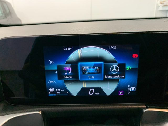 MERCEDES-BENZ GLB 180 usata, con Sensori di parcheggio anteriori