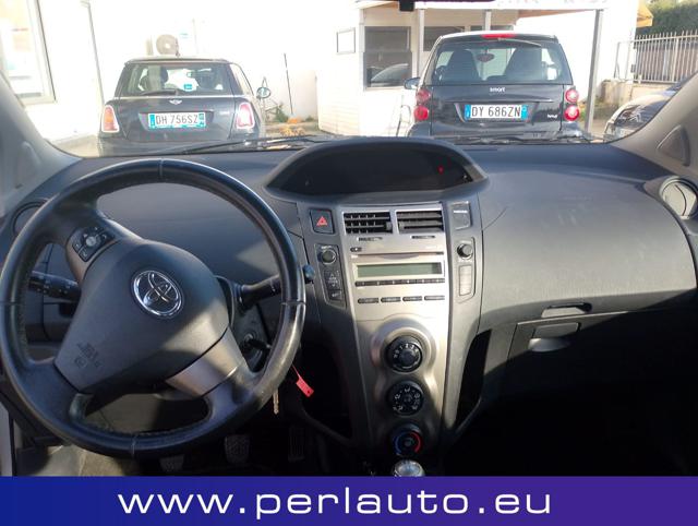 TOYOTA Yaris usata, con Autoradio