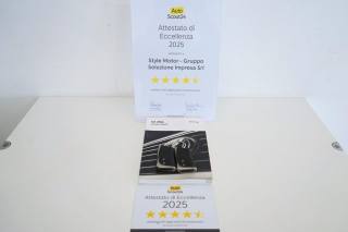 LEXUS UX 250h usata, con Fari LED