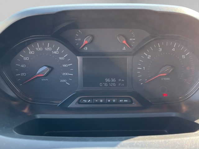 PEUGEOT Partner usata, con Autoradio digitale