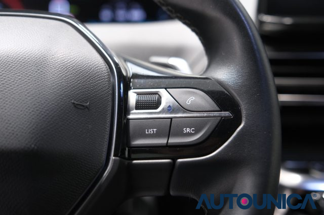 PEUGEOT 3008 usata, con Leve al volante