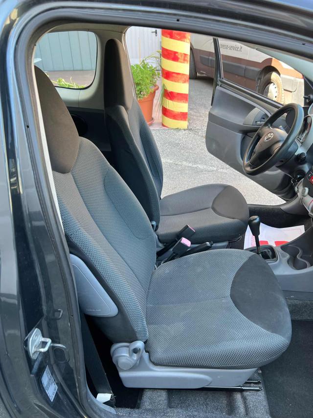 TOYOTA Aygo usata 10