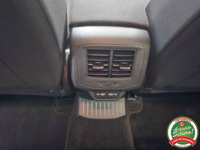 VOLKSWAGEN T-Roc usata, con Autoradio digitale