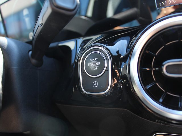 MERCEDES-BENZ B 180 usata, con Leve al volante