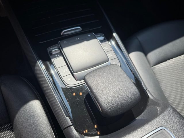 MERCEDES-BENZ GLB 200 usata, con Fendinebbia