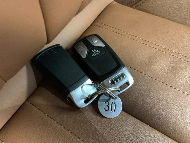 AUDI Q5 usata, con Sensori di parcheggio anteriori