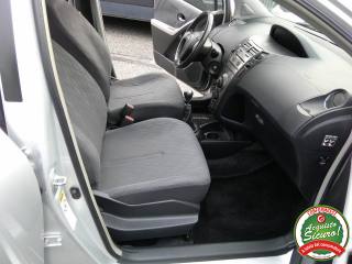 TOYOTA Yaris usata 11