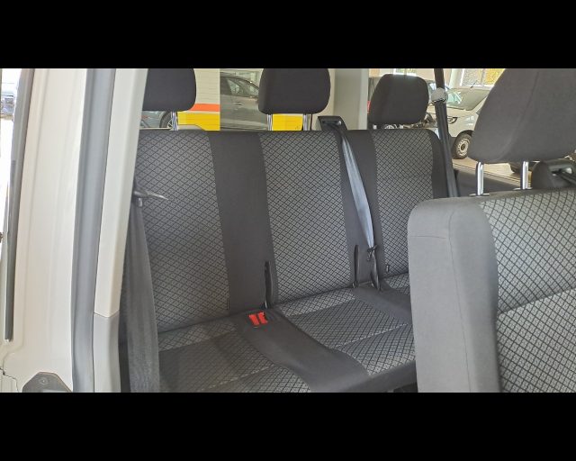 VOLKSWAGEN T6 Caravelle usata, con Supporto lombare
