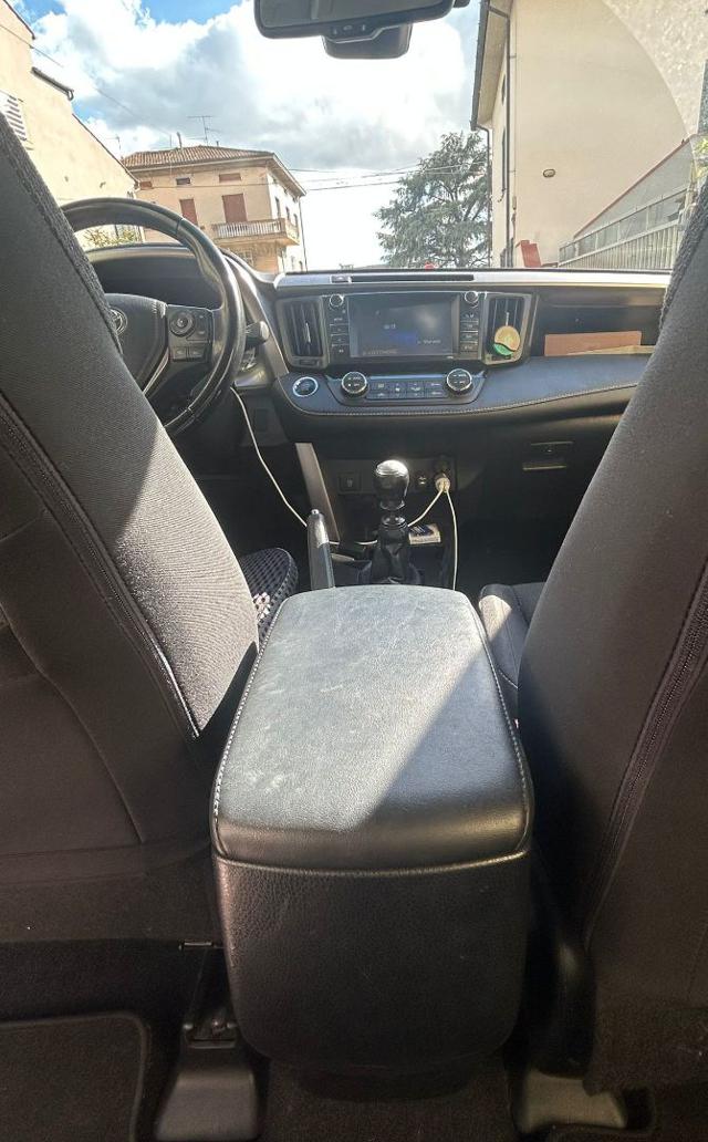 TOYOTA RAV 4 usata, con Sedile posteriore sdoppiato