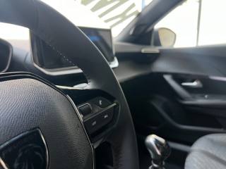 PEUGEOT 2008 usata, con Sistema di navigazione