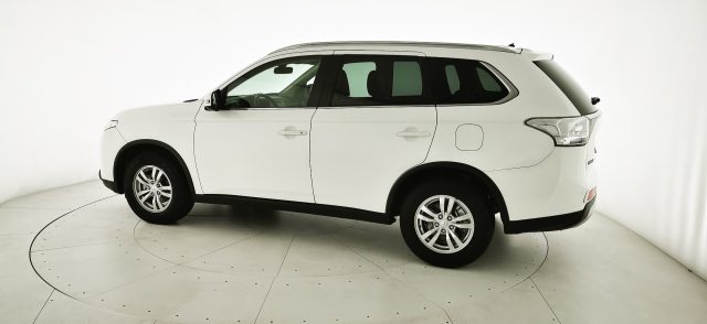 MITSUBISHI Outlander usata, con Leve al volante