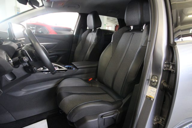 PEUGEOT 3008 usata, con USB