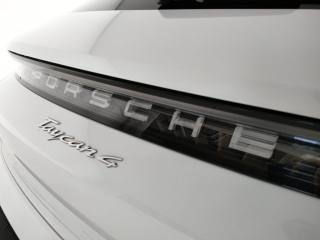 PORSCHE Taycan usata, con Boardcomputer