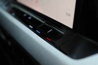 VOLKSWAGEN Golf usata, con USB
