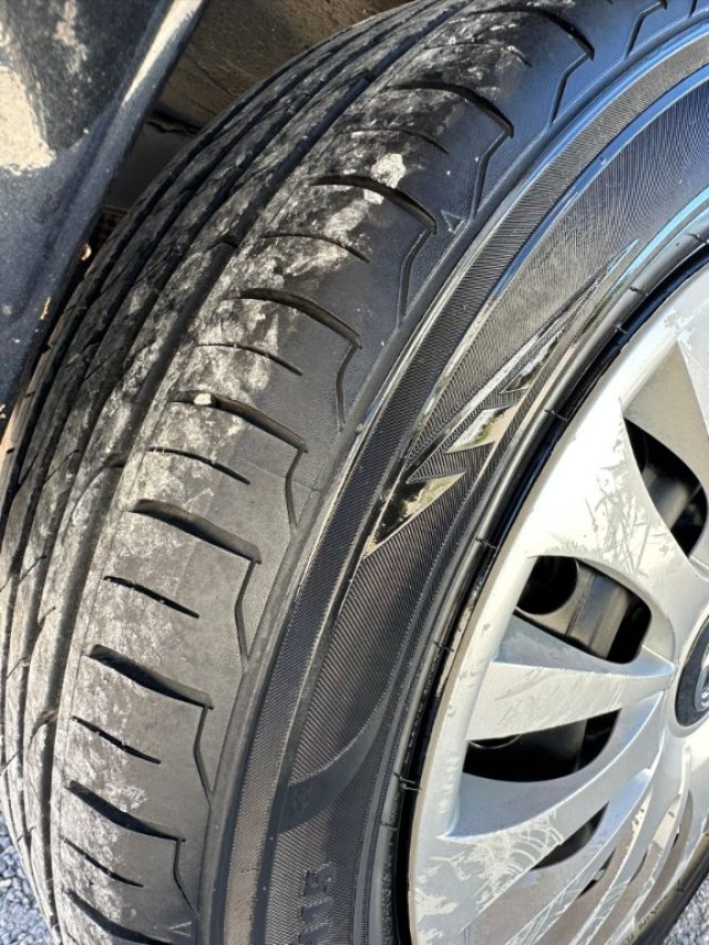 TOYOTA Yaris usata 12