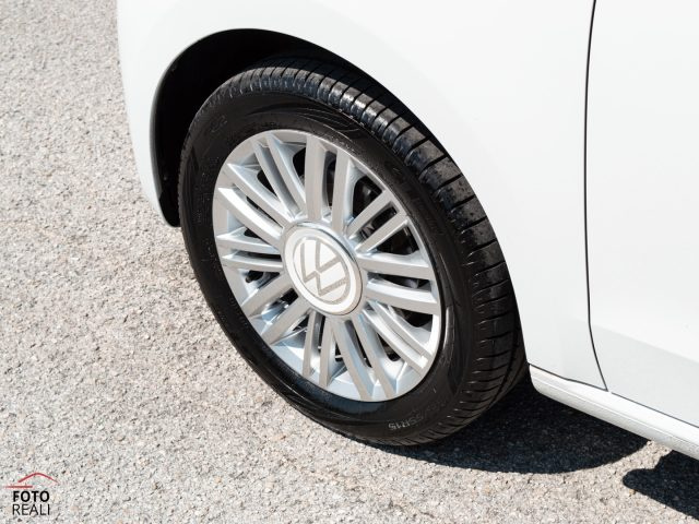 VOLKSWAGEN up! usata, con Luci diurne