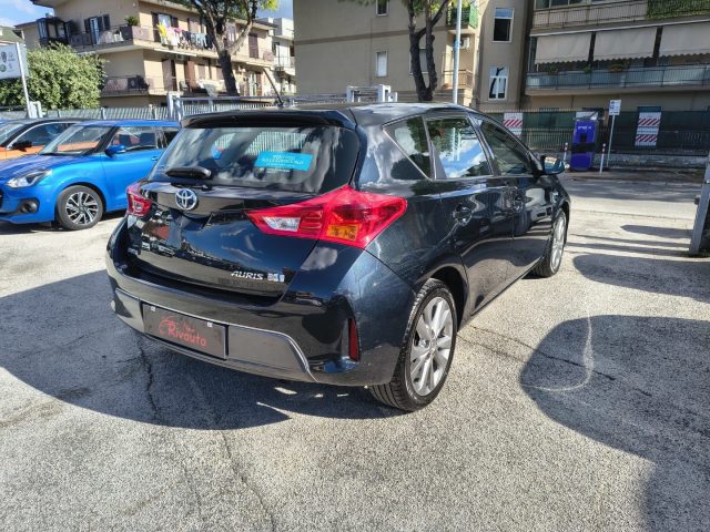 TOYOTA Auris usata, con Antifurto