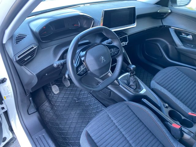 PEUGEOT 2008 usata, con Touch screen