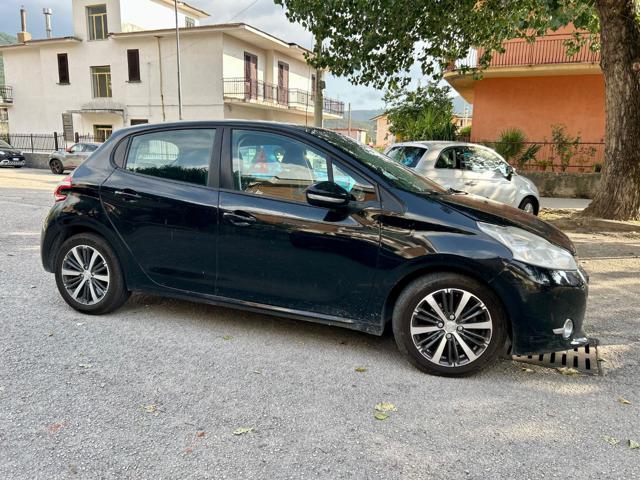 PEUGEOT 208 usata, con Alzacristalli elettrici