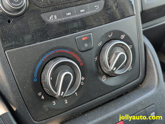 PEUGEOT Boxer usata, con Touch screen