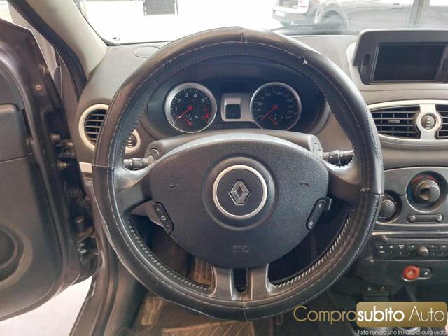 RENAULT Clio usata, con Specchietti laterali elettrici