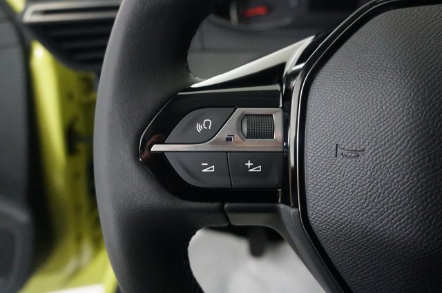 PEUGEOT 208 usata, con Touch screen