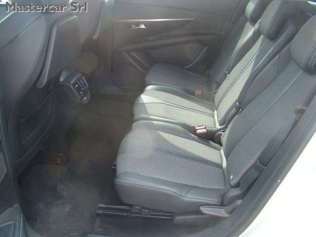 PEUGEOT 5008 usata, con Volante in pelle