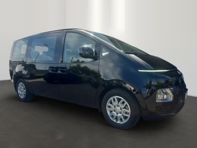 HYUNDAI Staria usata, con Airbag